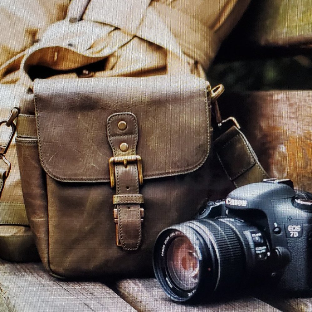 MegaGea Torres Leather messenger bag for mirrorless/instant DSLR camera